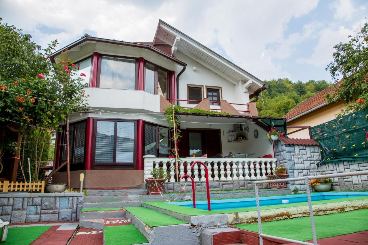 Villa Dino Kulen Vakuf Exterior photo